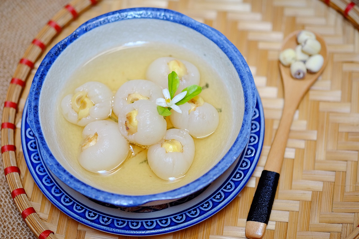 chè hạt sen nhãn lồng huế