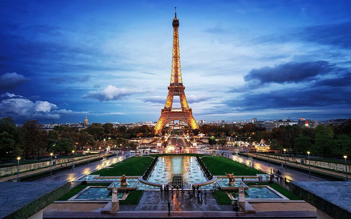 Tháp Eiffel - biểu tượng của kinh đô ánh sáng Pháp