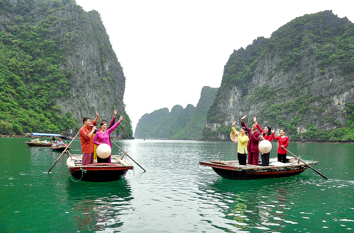 Làng chài cửa Vạn