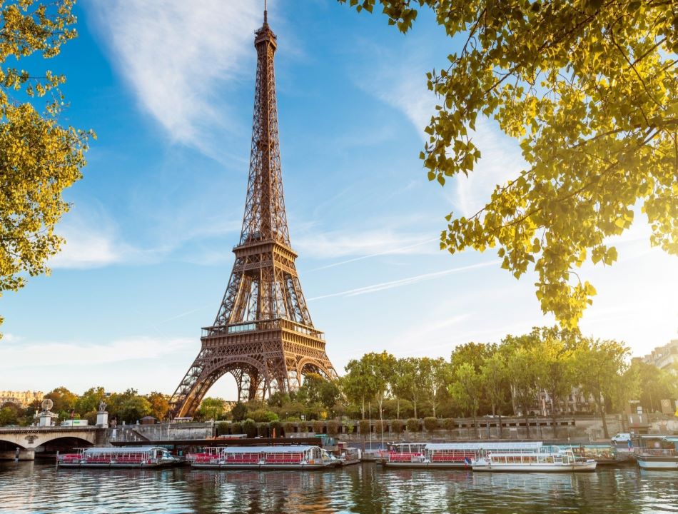 Tháp Eiffel – biểu tượng của “Kinh đô ánh sáng” - Paris