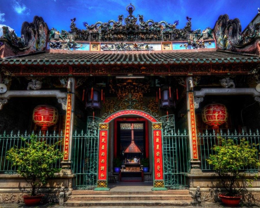 cổng chính chùa bà thiên hậu