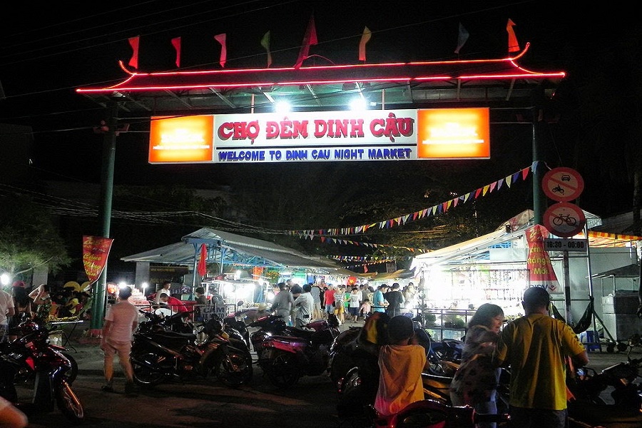 chợ đêm dinh cậu