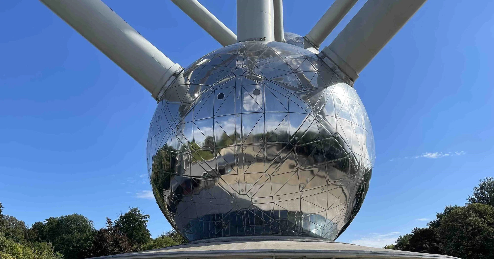 Tượng đài Atomium ở thủ đô Brussels Bỉ đón sinh nhật lần thứ 65   baotintucvn