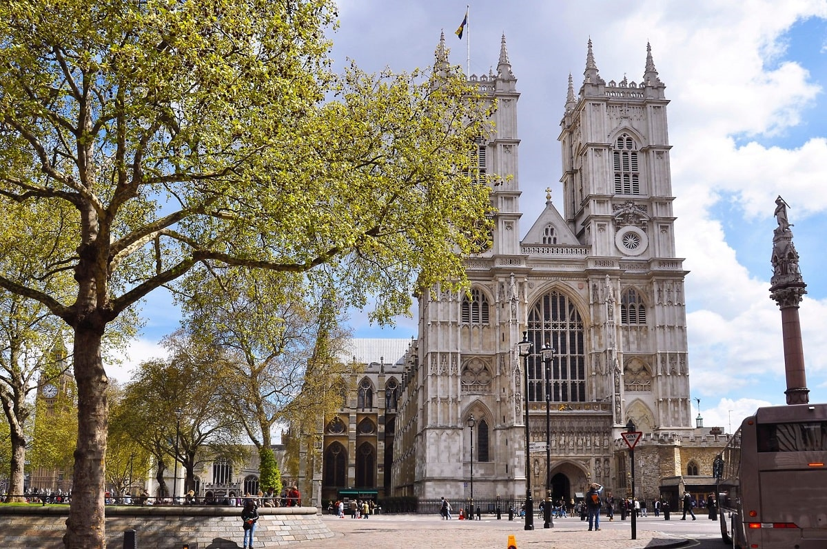 Tu viện Westminster gắn liền với những sự kiện lịch sử của Hoàng gia Anh