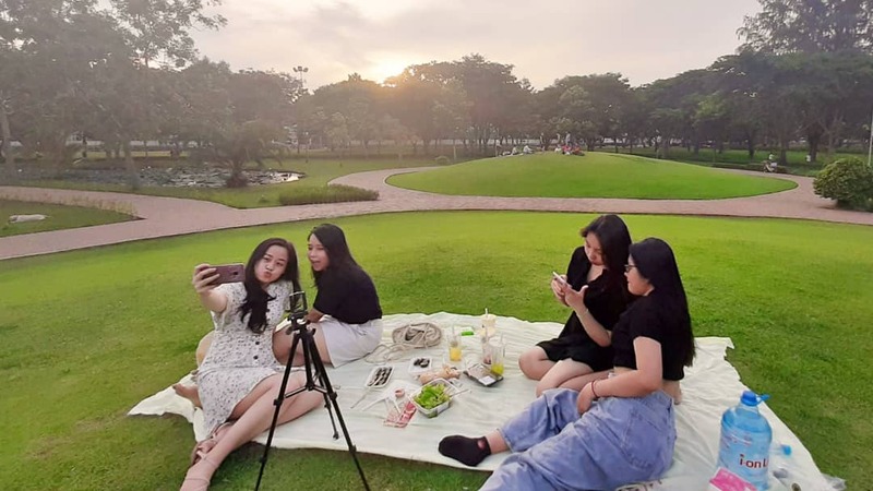 picnic công viên Cầu Ánh Sao